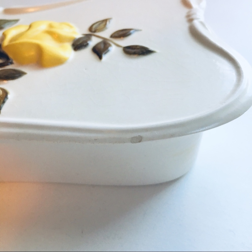 Vintage Ceramic Trinket Box with Yellow Roses - Picture 6 of 8